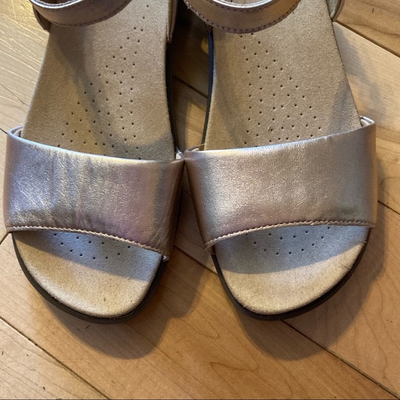 Hotter Tropic Rose Gold Sandals supportive, adjustable ankle straps size US 7 - Picture 2 of 9